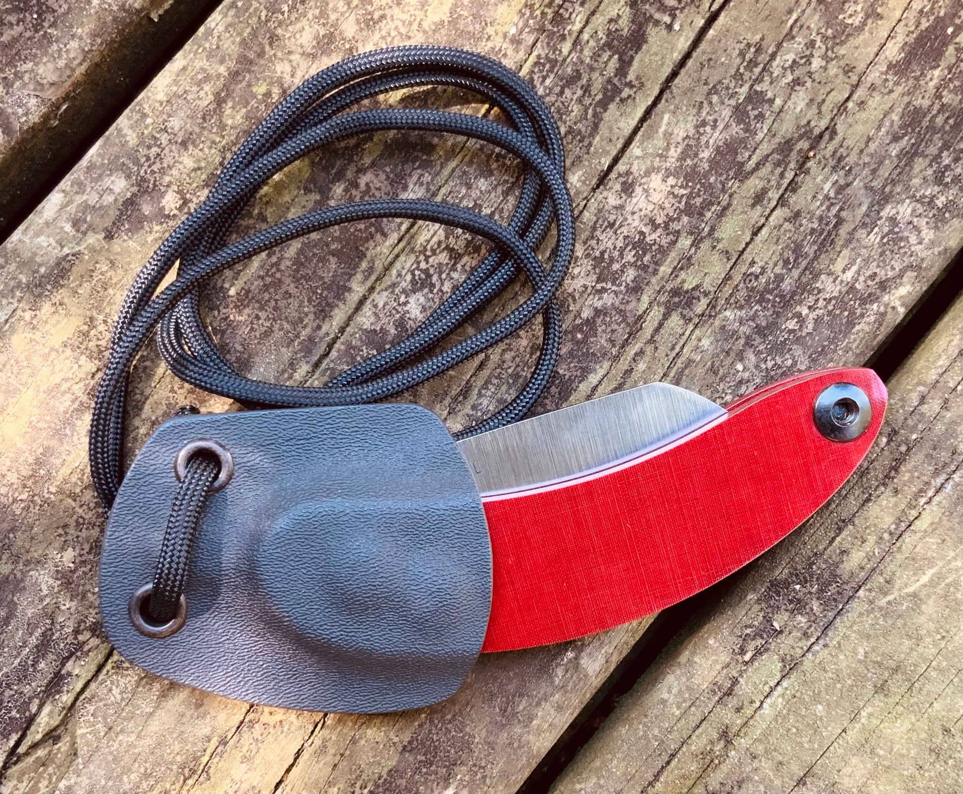 Banana Peel Folder and Custom Neck Sheath Combo shown in Red